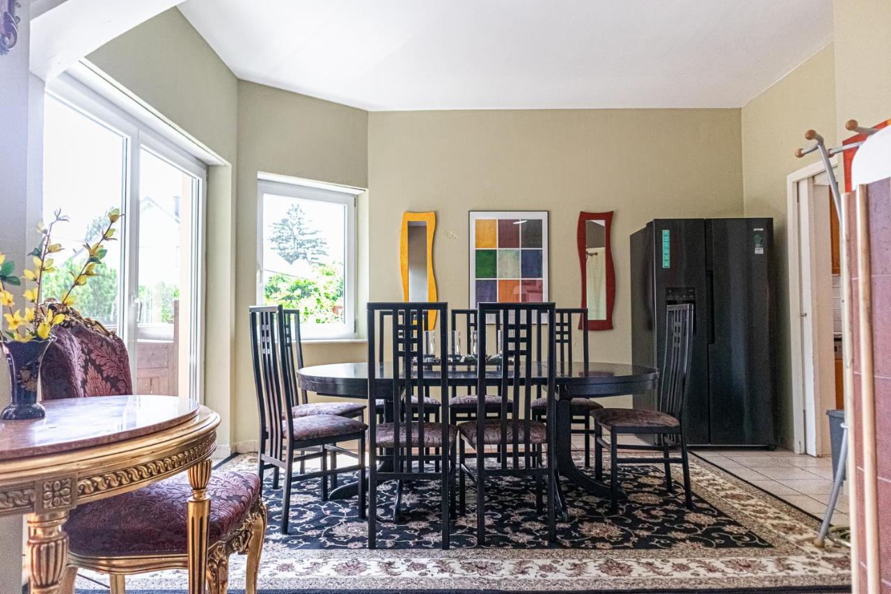 Exquisite Shared Villa - Your Private Room In This Beautiful Home Вена Экстерьер фото