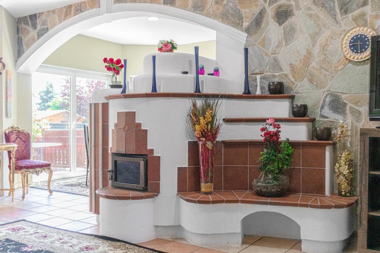 Exquisite Shared Villa - Your Private Room In This Beautiful Home Вена Экстерьер фото