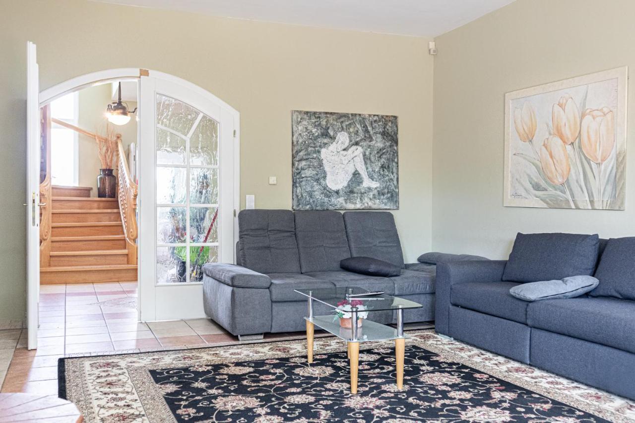 Exquisite Shared Villa - Your Private Room In This Beautiful Home Вена Экстерьер фото