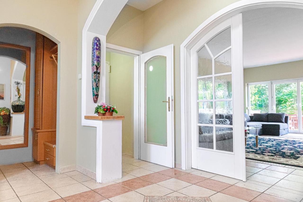 Exquisite Shared Villa - Your Private Room In This Beautiful Home Вена Экстерьер фото