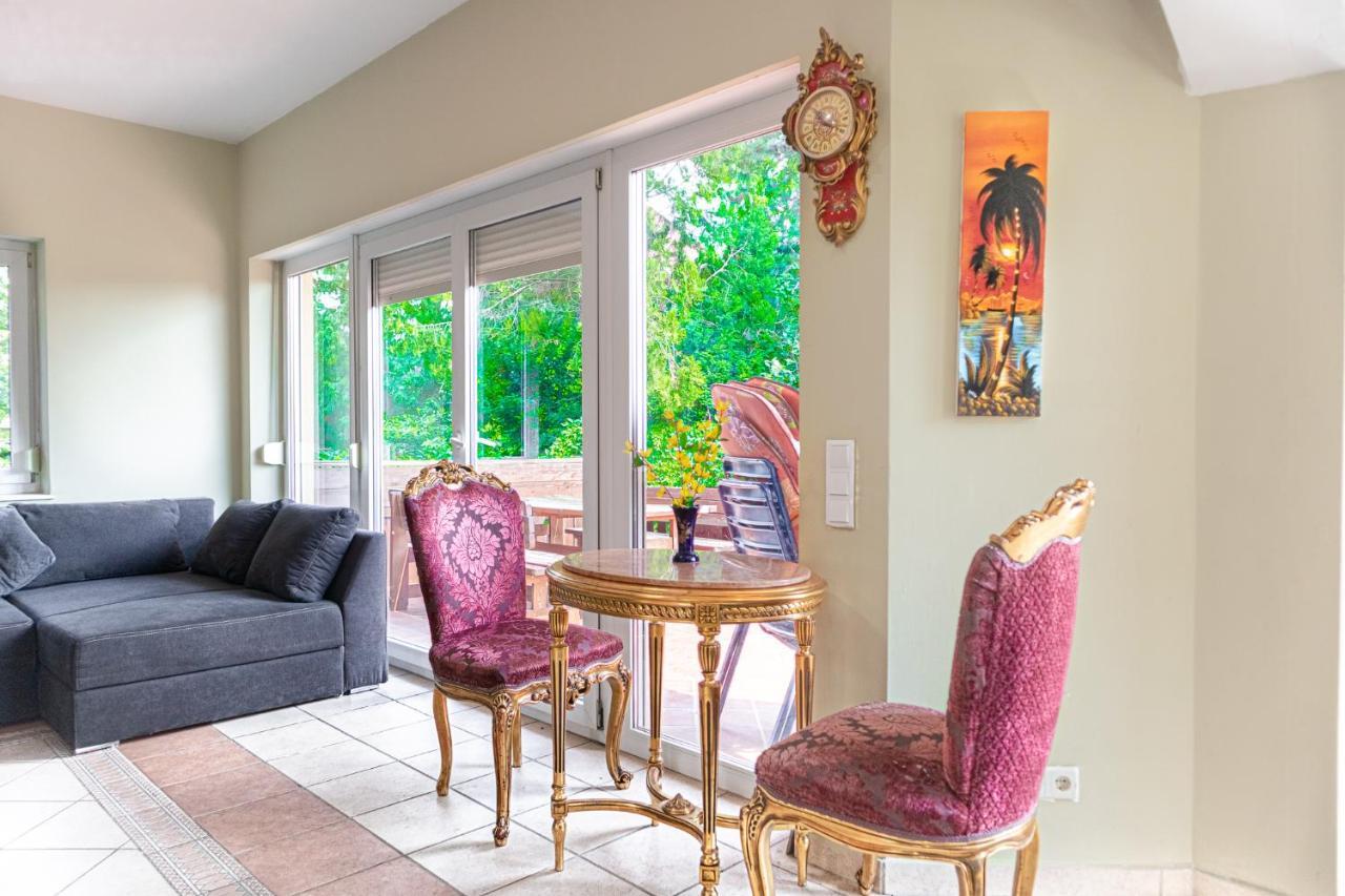 Exquisite Shared Villa - Your Private Room In This Beautiful Home Вена Экстерьер фото