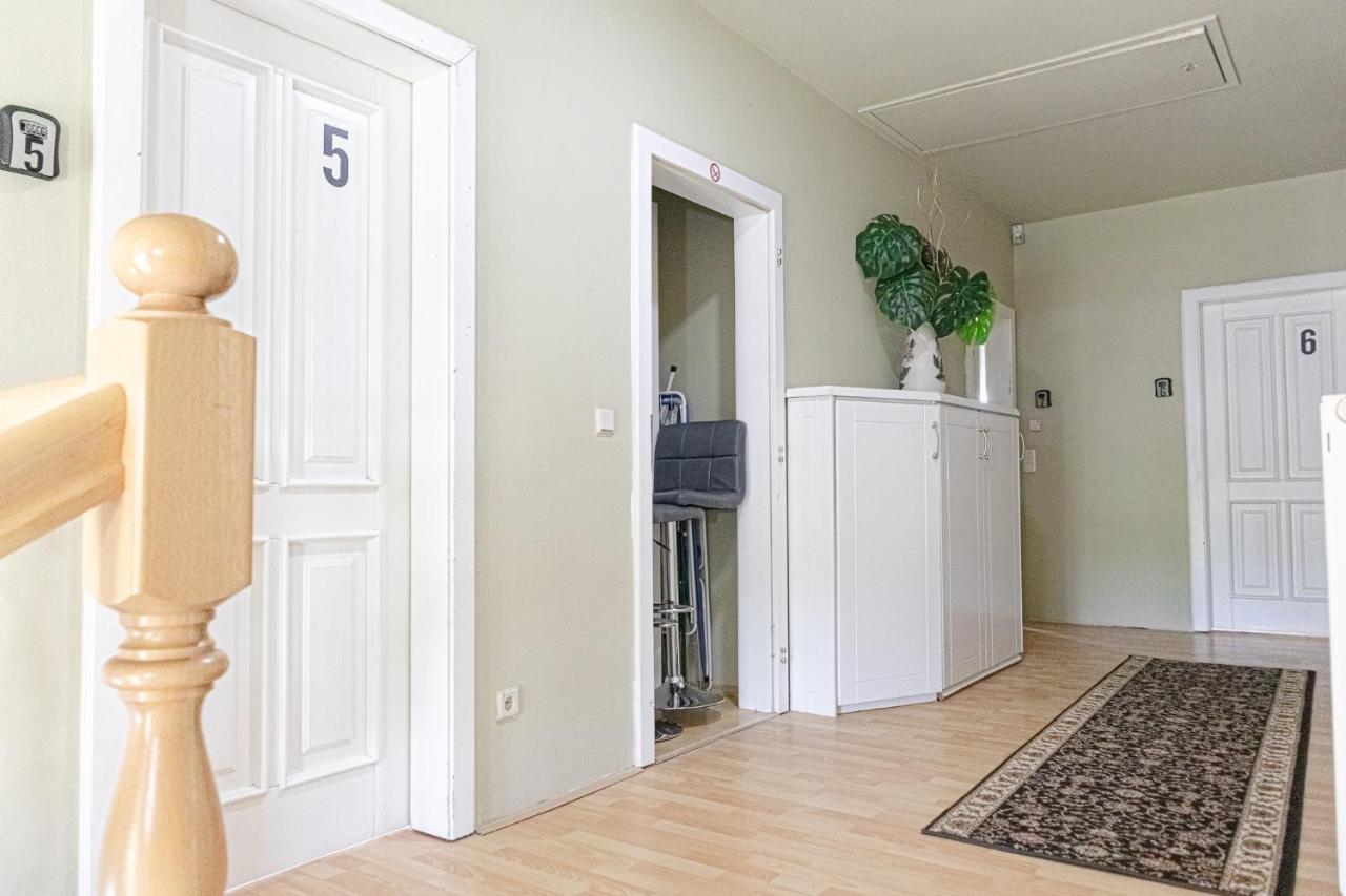 Exquisite Shared Villa - Your Private Room In This Beautiful Home Вена Экстерьер фото