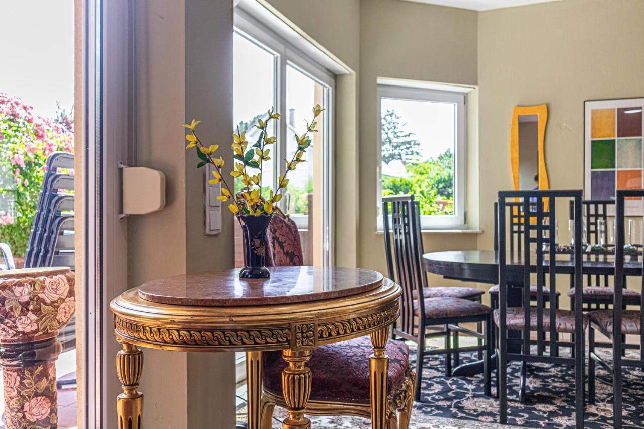 Exquisite Shared Villa - Your Private Room In This Beautiful Home Вена Экстерьер фото