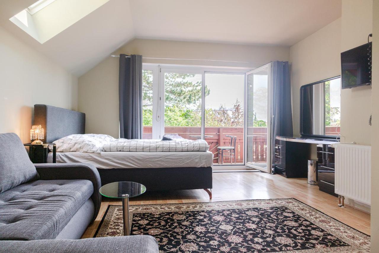 Exquisite Shared Villa - Your Private Room In This Beautiful Home Вена Экстерьер фото