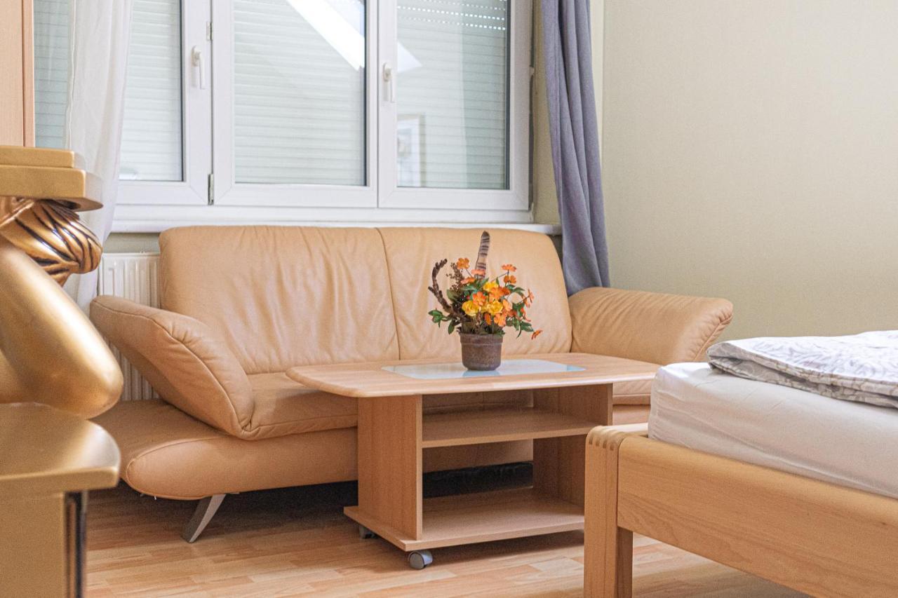 Exquisite Shared Villa - Your Private Room In This Beautiful Home Вена Экстерьер фото
