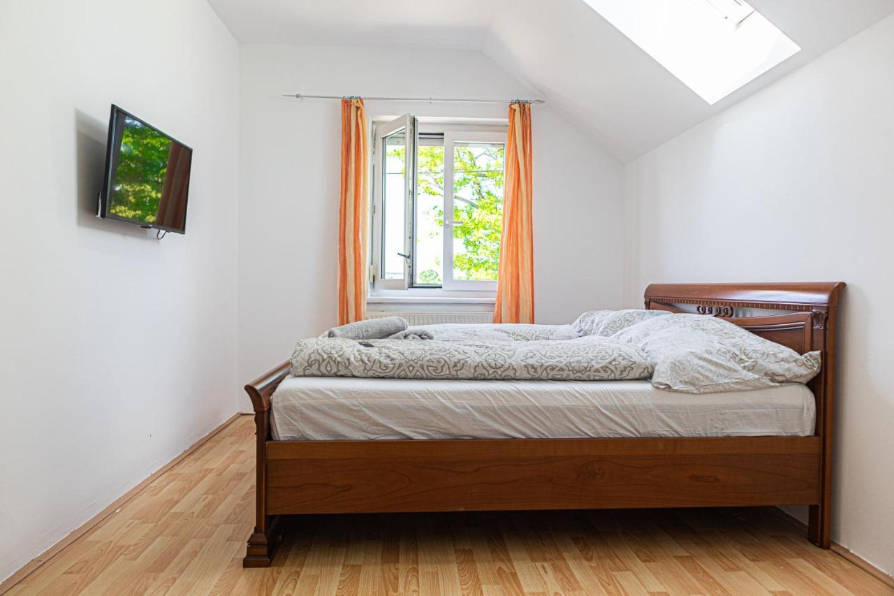 Exquisite Shared Villa - Your Private Room In This Beautiful Home Вена Экстерьер фото