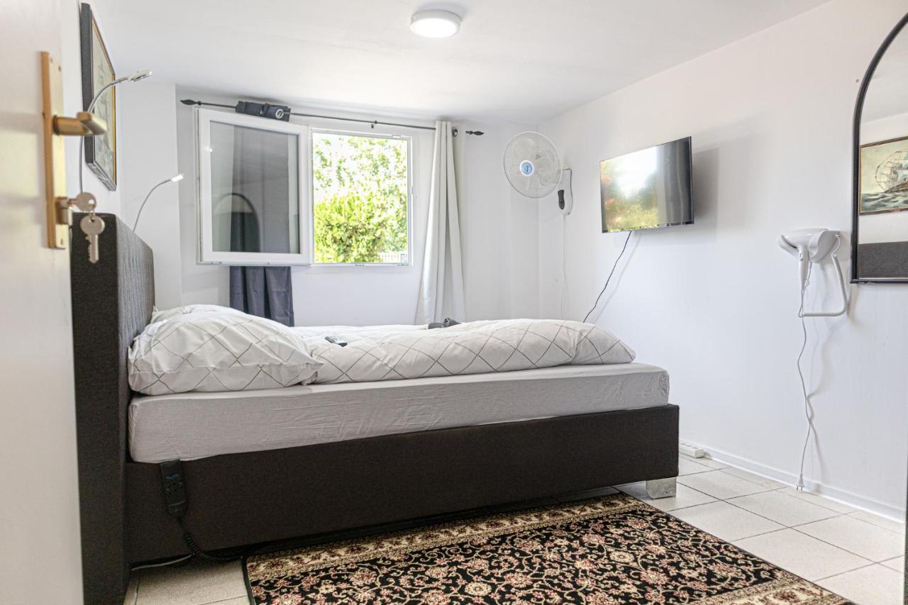 Exquisite Shared Villa - Your Private Room In This Beautiful Home Вена Экстерьер фото