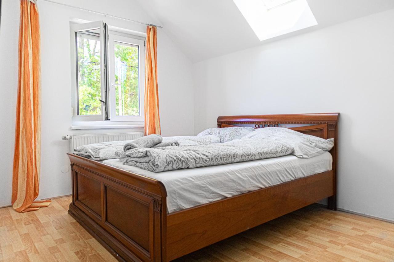 Exquisite Shared Villa - Your Private Room In This Beautiful Home Вена Экстерьер фото