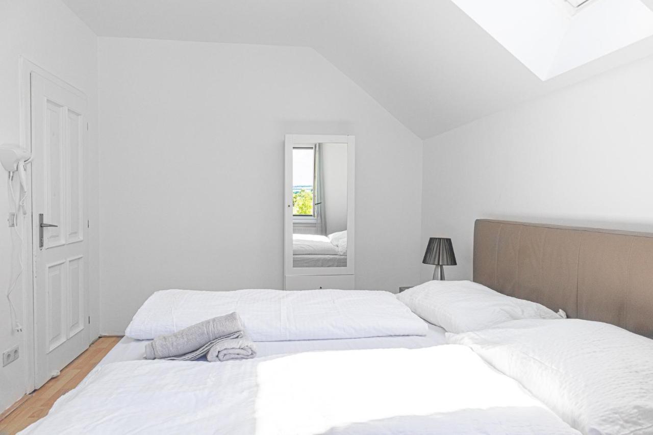 Exquisite Shared Villa - Your Private Room In This Beautiful Home Вена Экстерьер фото