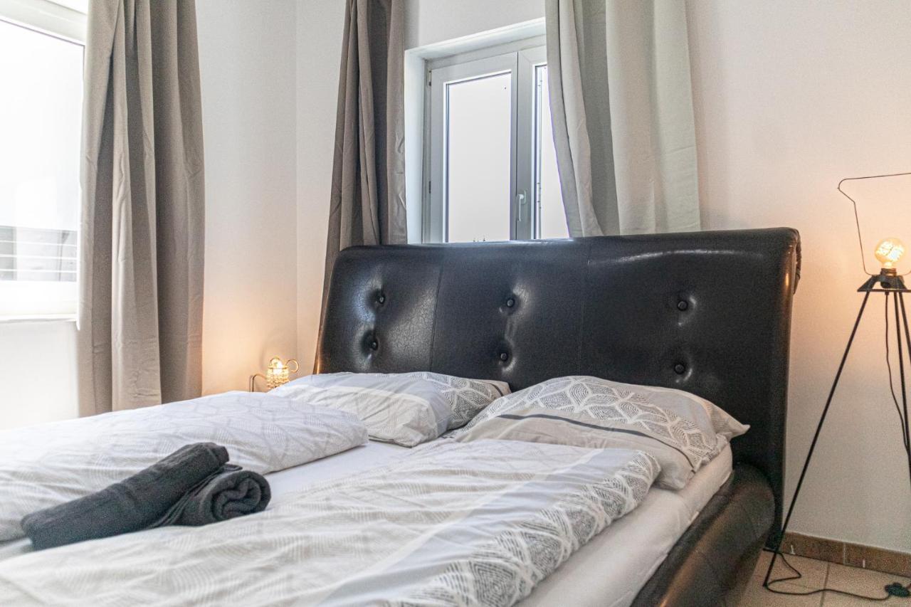 Exquisite Shared Villa - Your Private Room In This Beautiful Home Вена Экстерьер фото